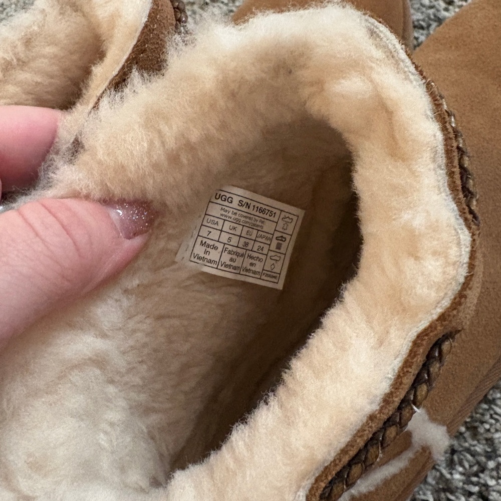 Ugg Chestnut Mini - image 6